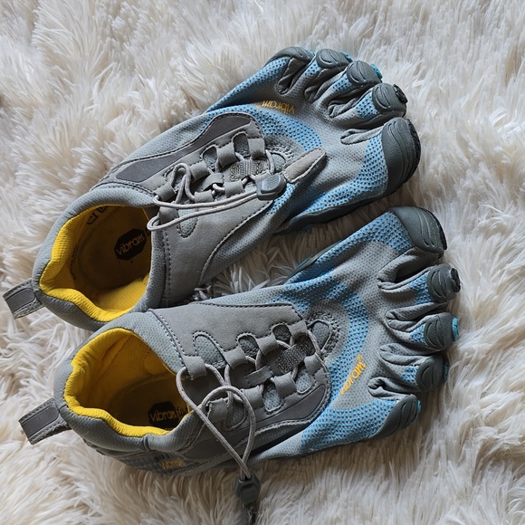 Vibram Fivefingers Toe Shoes - Picture 1 of 7
